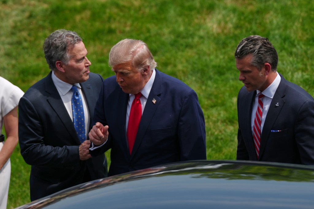 Trump Addresses a Defense Technology Gathering as the Iran War Has Reduced US Weapon Stocks