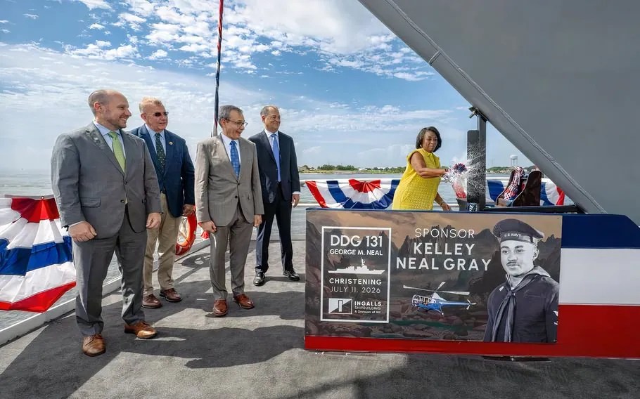 Navy Officially Christens Missile Destroyer For Korean War Hero Who ‘Left No Man Behind’ Navy Officially Christens Missile Destroyer For Korean War Hero Who ‘Left No Man Behind’