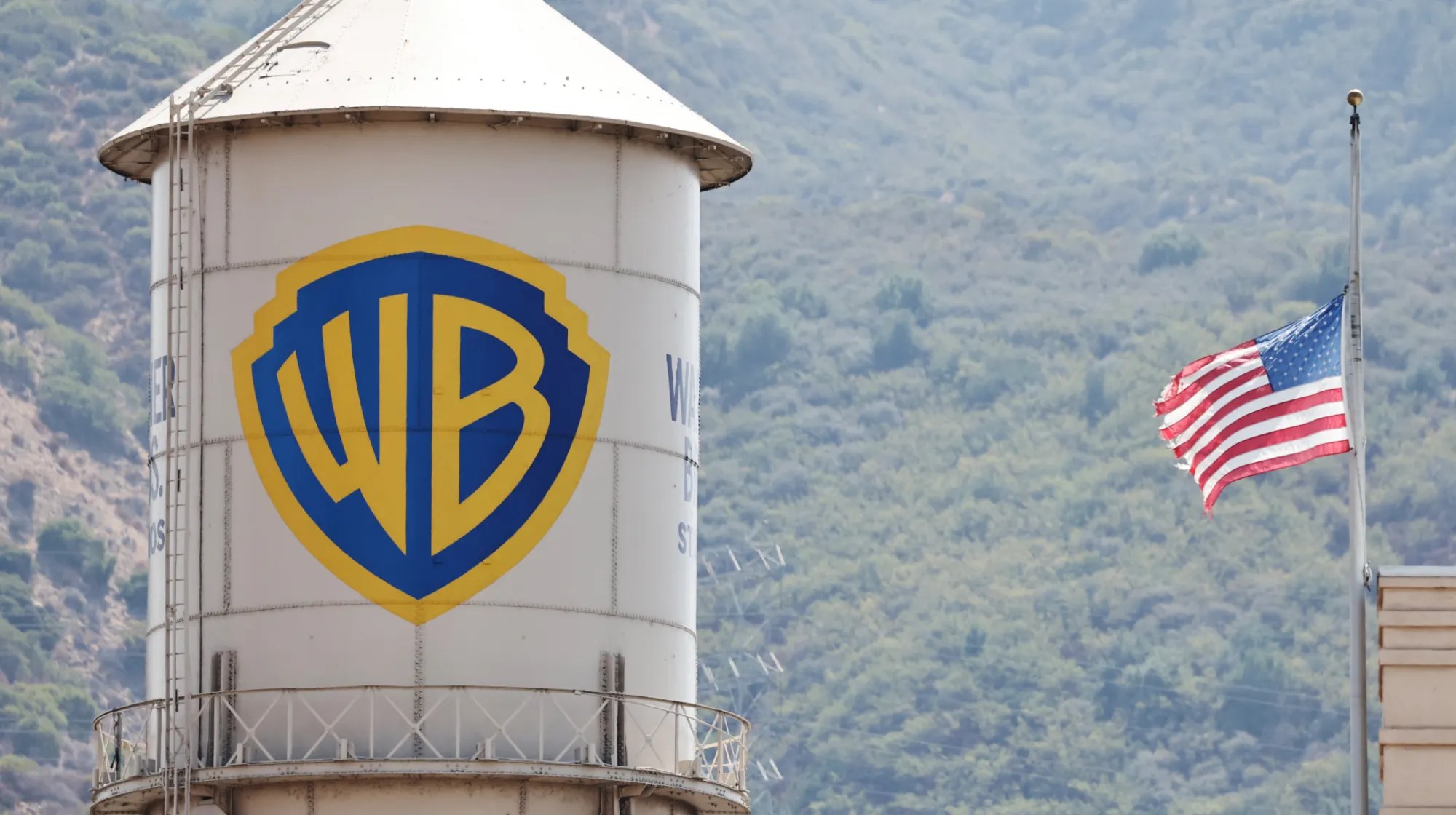 Paramount Bids to Acquire Warner Bros., Competing with Netflix