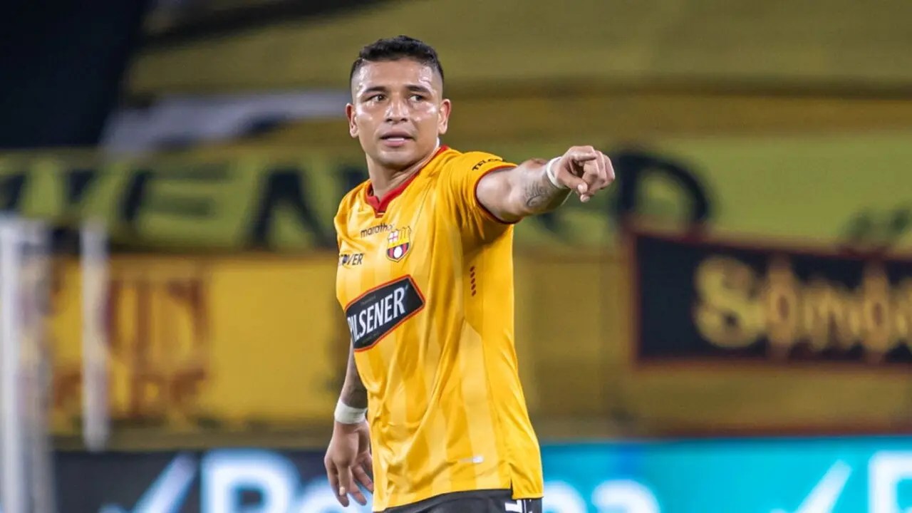 Asesinan en una carnicería a un futbolista y a su esposa, la madre del jugador quedó herida