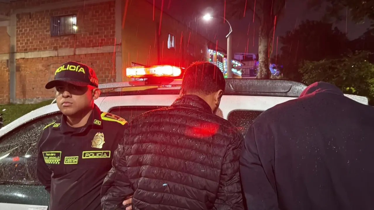 The crash lasted minutes: they stole gold chains in El Poblado and ended up being chased and captured