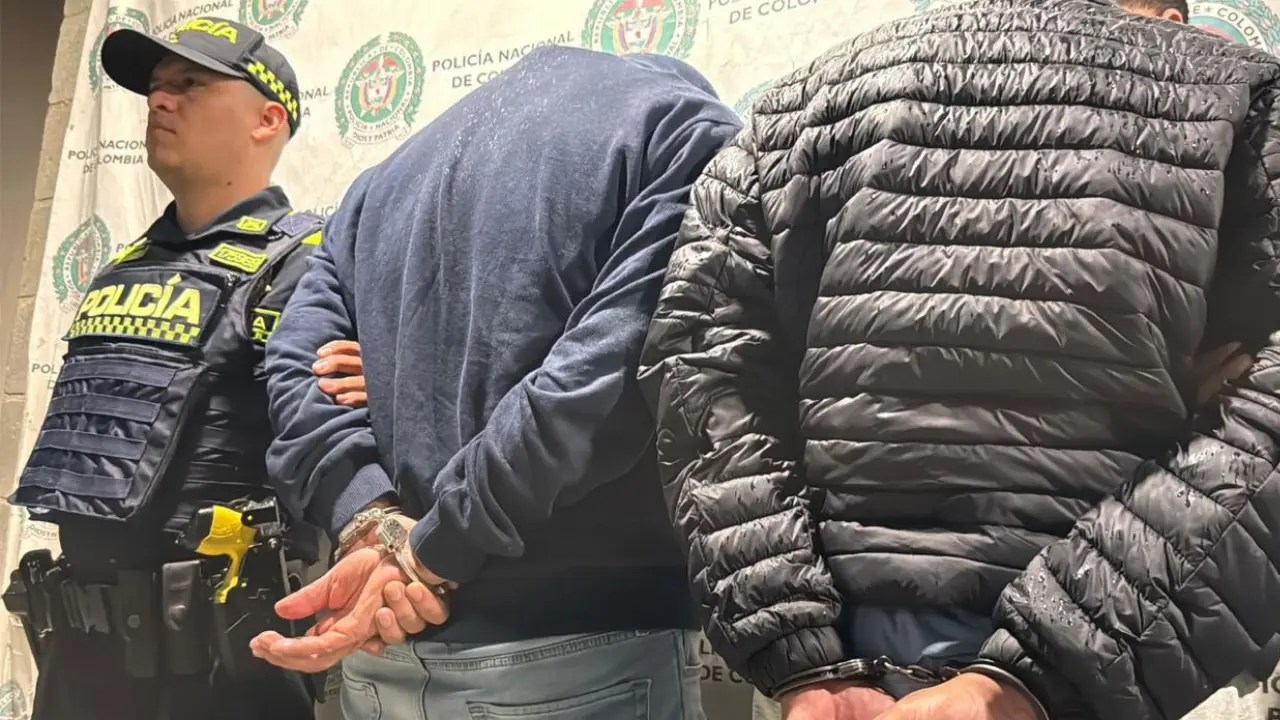 The crash lasted minutes: they stole gold chains in El Poblado and ended up being chased and captured