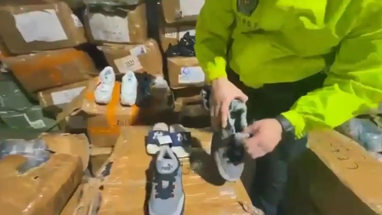 They dismantled a warehouse in Barrio Colombia with more than 6 thousand pairs of contraband footwear