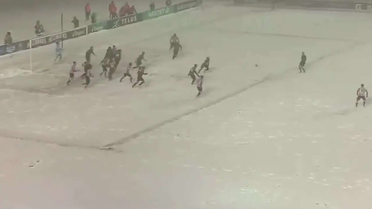 La Premier League canadiense se vivió en medio de una tormenta de nieve épica