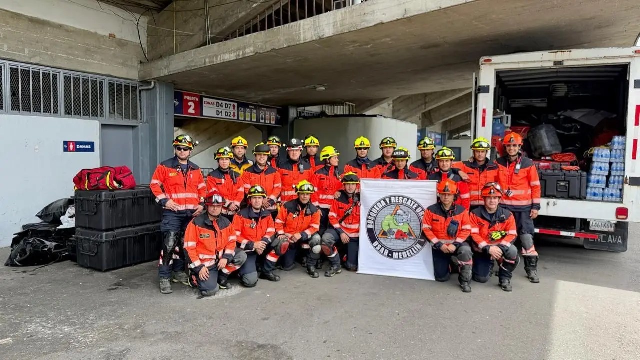¡Superaron las trabas! Bomberos Medellín ya están instalados en Venezuela e inician labores de rescate