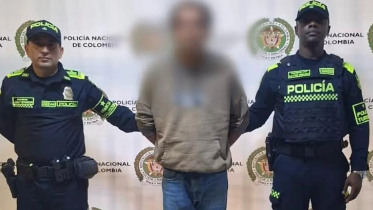 A la cárcel extranjero con explosivos en Plaza Botero/Min30 A la cárcel extranjero con explosivos en Plaza Botero/Min30
