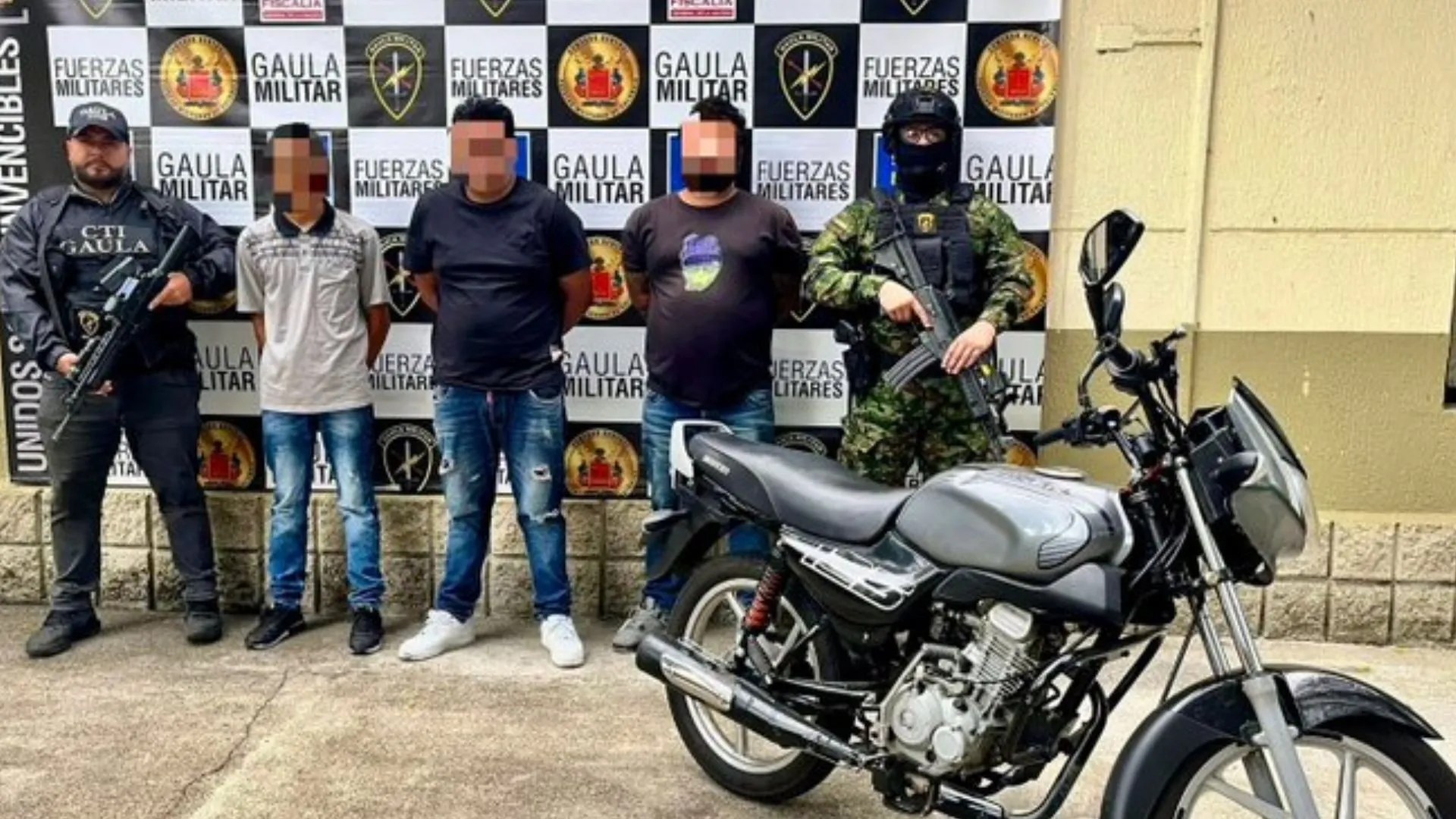 ¡Golpe a la extorsión! Capturan a tres presuntos integrantes de ‘El Pesebre’ en el Valle de Aburrá ¡Golpe a la extorsión! Capturan a tres presuntos integrantes de ‘El Pesebre’ en el Valle de Aburrá