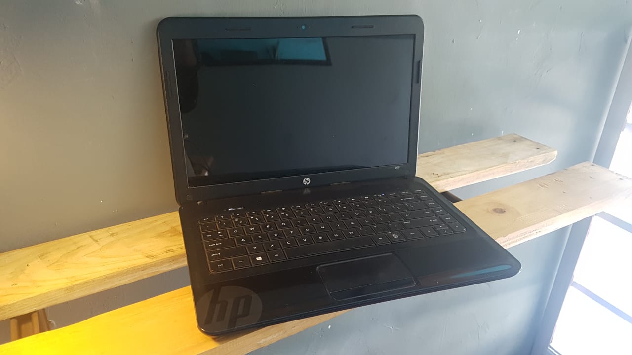 Laptop HP 1000 Mulus | AMD A4- 3330MX Radeon HD | 2GB RAM | 320HDD | STUDIO  GADGET JOGJA |