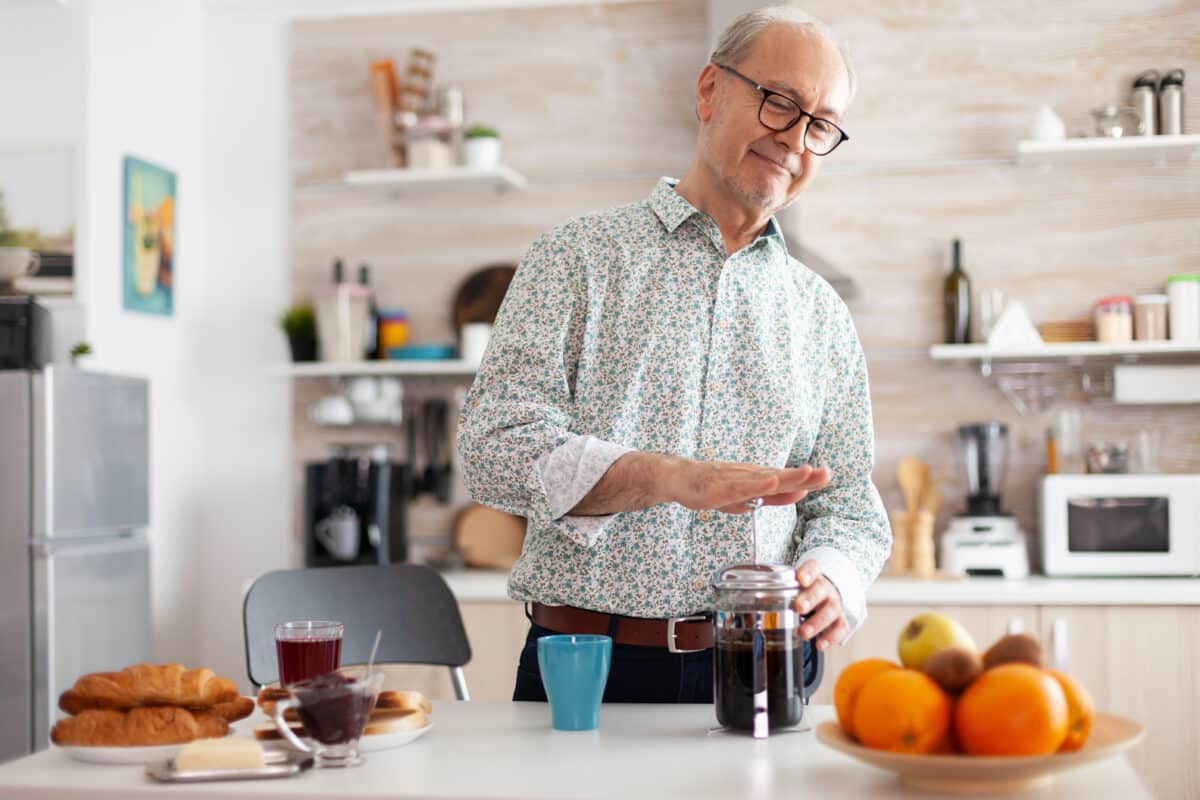 Older Adults Who Eat Breakfast Early Live Longer, Study Suggests