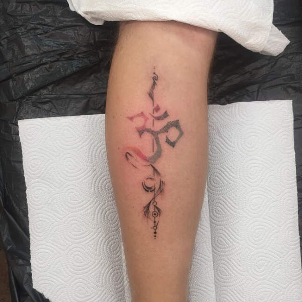 25 Indian Spiritual (ॐ) Om Tattoo Designs 2021 | Styles At Life 600_x_600_jpg