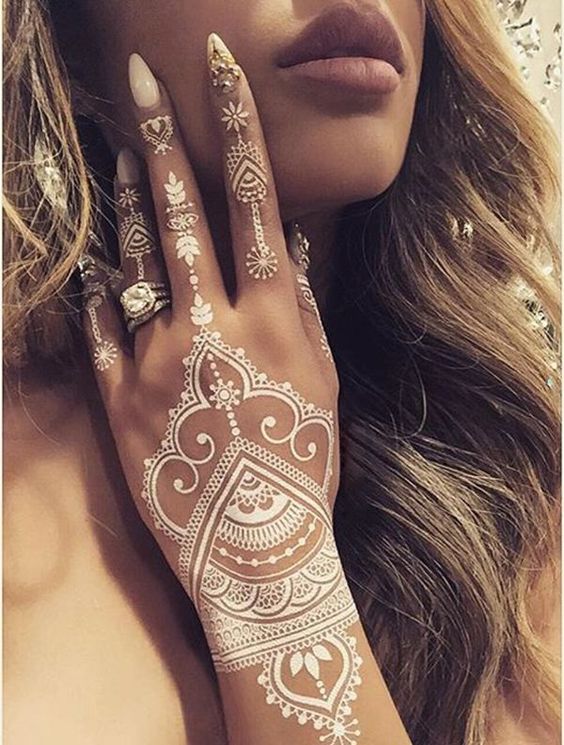 15 Breathtaking Henna Tattoo Designs You Will Love - Styles Weekly 745_x_564_jpg
