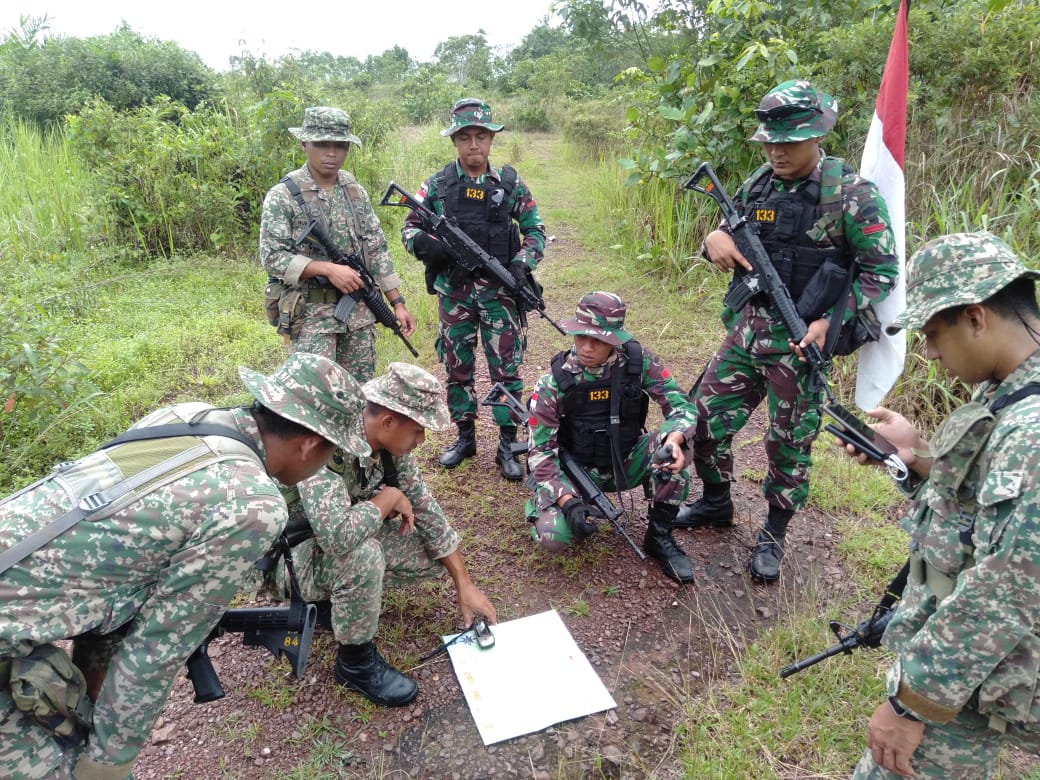 Tingkatkan Keamanan Perbatasan, Satgas Pantas RI-MLY Yonif 133/YS Bersama  Tentara Diraja Malaysia (TDM) Lakukan Patroli Bersama | Kabar Daerah Sumbar