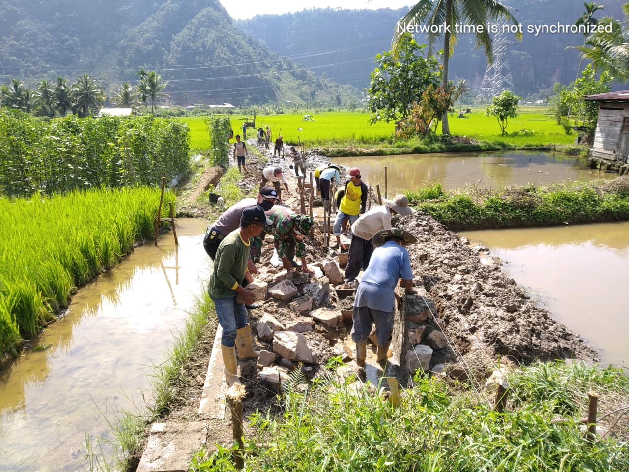 Kapten Inf Kumianto Kerahkan Babinsa Koramil 05/Harau Bangun Irigasi Di  Solok Biobio | Kabar Daerah Sumbar