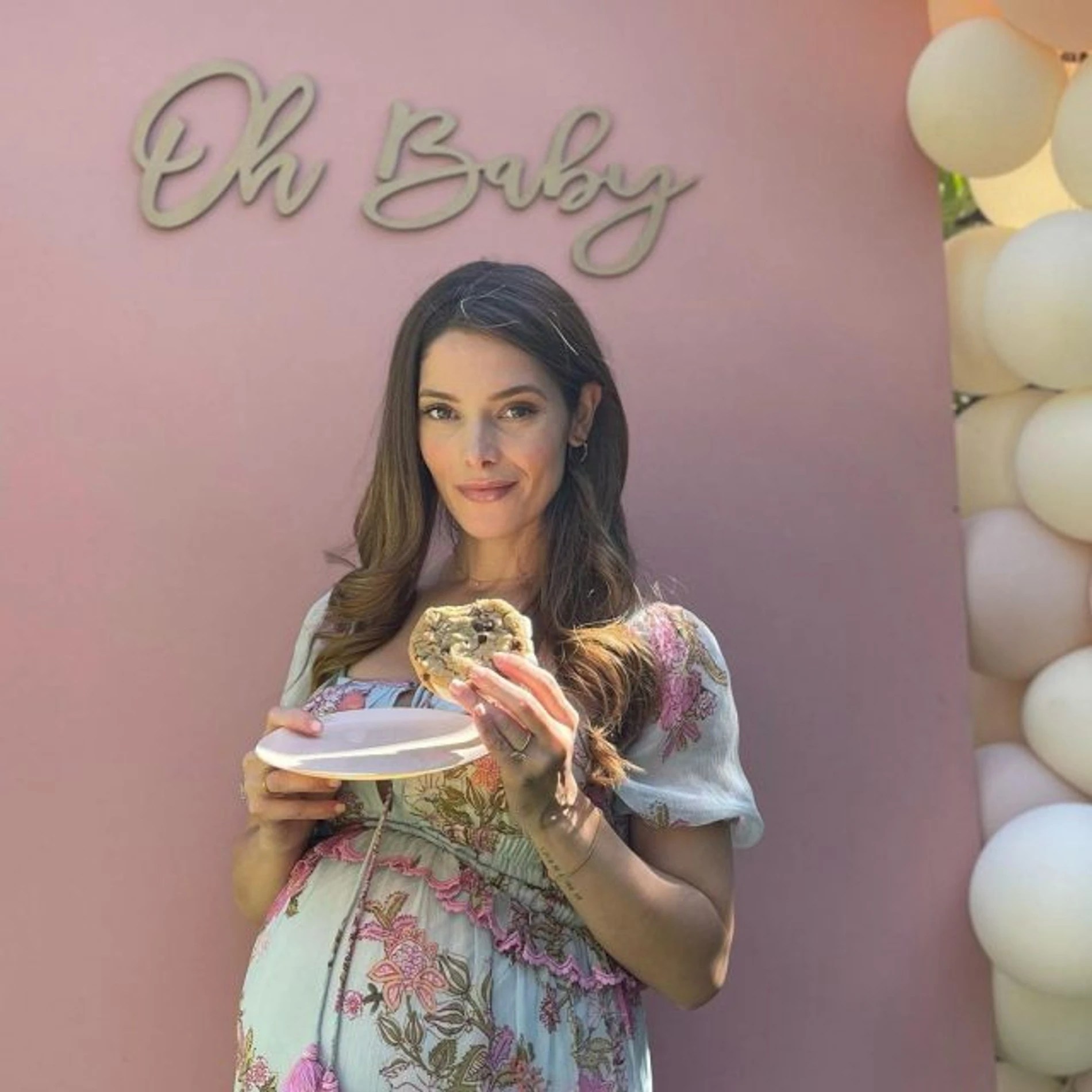 Звезда "Сумерек" Эшли Грин впервые стала мамой Baby ashlee