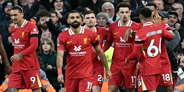 Liverpool vs Chelsea: Salah dan Jones Menangkan Si Merah 2-1