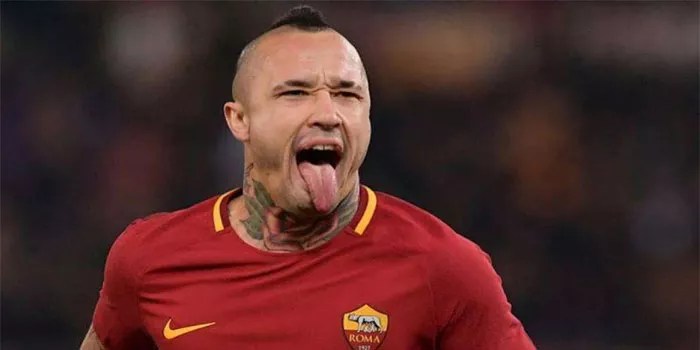 Radja Nainggolan Menilai De Rossi Lebih Unggul dari Mourinho di AS Roma