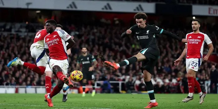Legenda MU Mengatahin Arsenal yang Gagal Kalahkan Liverpool: Main Bola atau Main Guling-Guling?