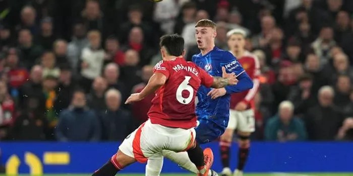 Keputusan Kontroversial: Lisandro Martinez dan Tekel Horor ke Cole Palmer yang Mengguncang Laga!