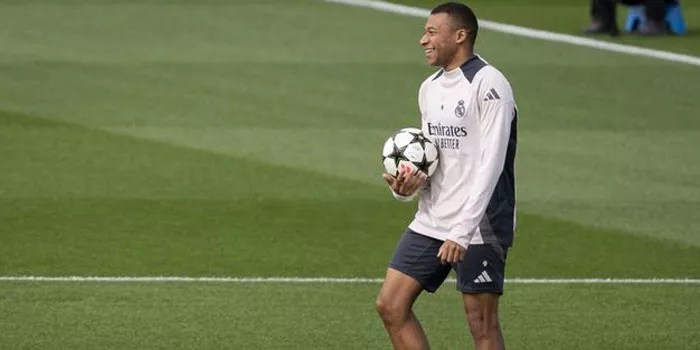 Real Madrid vs AC Milan, Mike Maignan Siap Tahan Serangan Kylan Mbappe