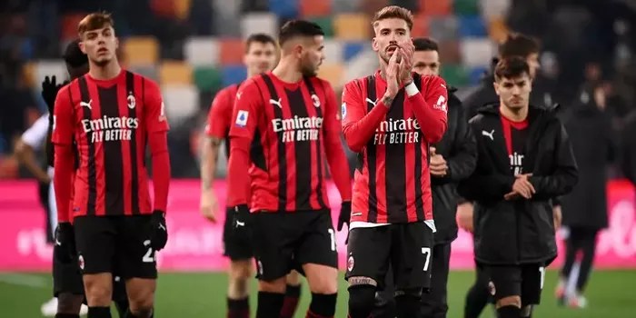 AC Milan Murung Tak Berdaya Dibantai Napoli 2-0