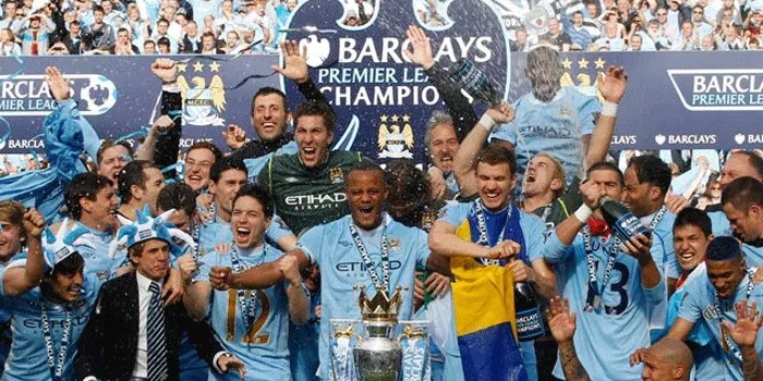Manchester City vs QPR 13 Mei 2012 Trofi Pertama Citizen