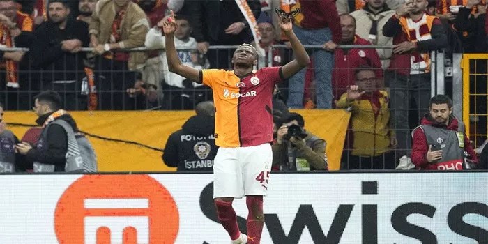 Manchester United Incar Osimhen, Zirkzee Jadi Tumbal