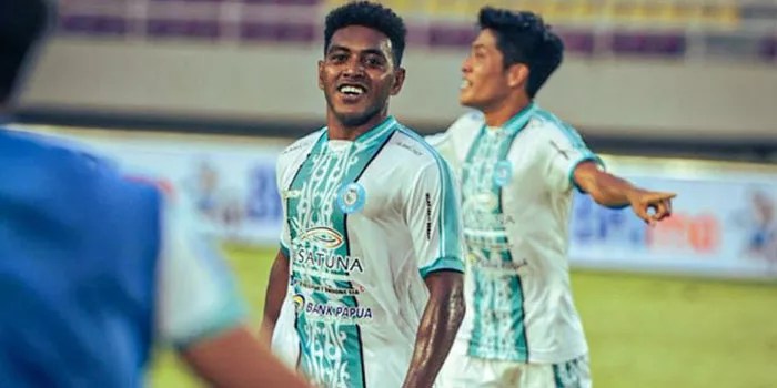 Laga Antara PSBS Biak vs Malut United di BRI Liga 1