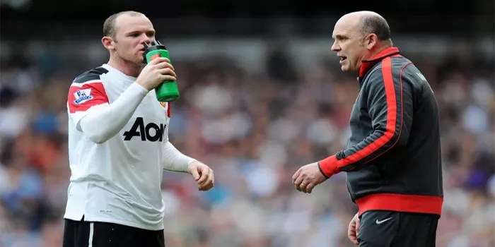 Rooney Tunjuk Mike Phelan Sebagai Asisten Manajer Plymouth Argyle