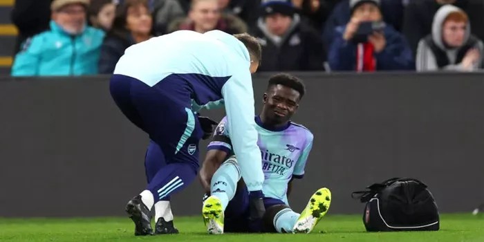 Mikel Arteta Khawatir Bukayo Saka Cedera Hamstring Membuat Harus Menggunakan Kruk