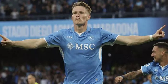 Scott McTominay Ke Napoli Dikecam Legenda Manchester United