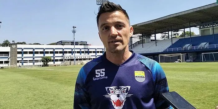 Asisten Pelatih Persib Memilih Rayakan Natal di Bandung Bersama Istrinya