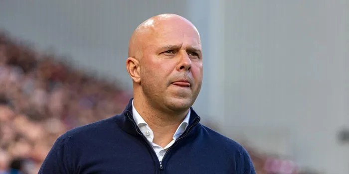 Arne Slot Ungkap Gaya Main MU Kayak Nottingham Forest, Sulit Ditaklukkan