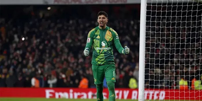 Altay Bayindir Jadi Pahlawan MU Saat Singgkirkan Arsenal dari FA Cup