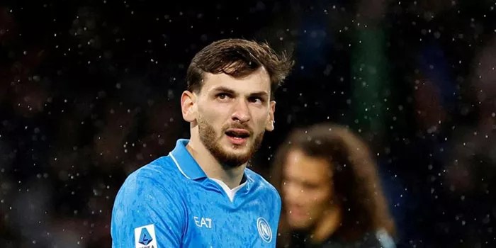 Kvaratskhelia Dapat Tawaran Gaji Tinggi, Dekat ke PSG