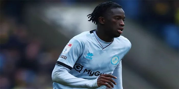 Crystal Palace Mengontrak Romain Esse dari Millwall Hingga 2030