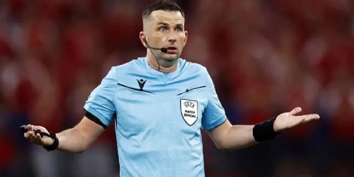 Wasit Terkejut dengan Ancaman Michael Oliver Setelah Arsenal Kartu Merah