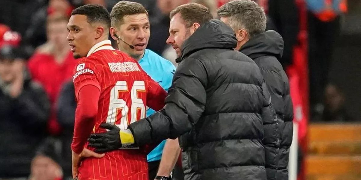 Jersey Alexander Dibakar Akibat Rumor Transfer Ke Real Madrid