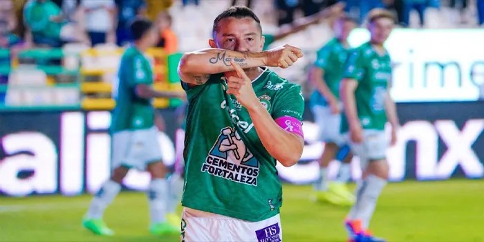 Andres Guardado - Mengumumkan Pensiun Setelah 19 Tahun Berkarier di Dunia Sepak Bola