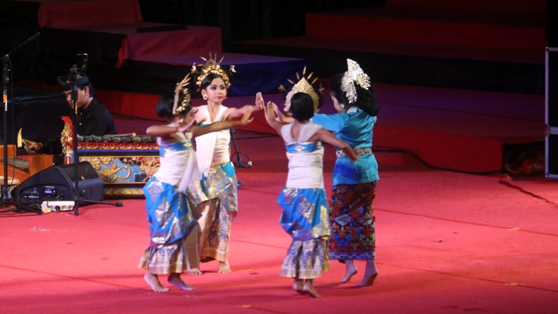 Parade Lagu Daerah Bali di PKB, Sebatas Panggung dan Properti? – tatkala.co