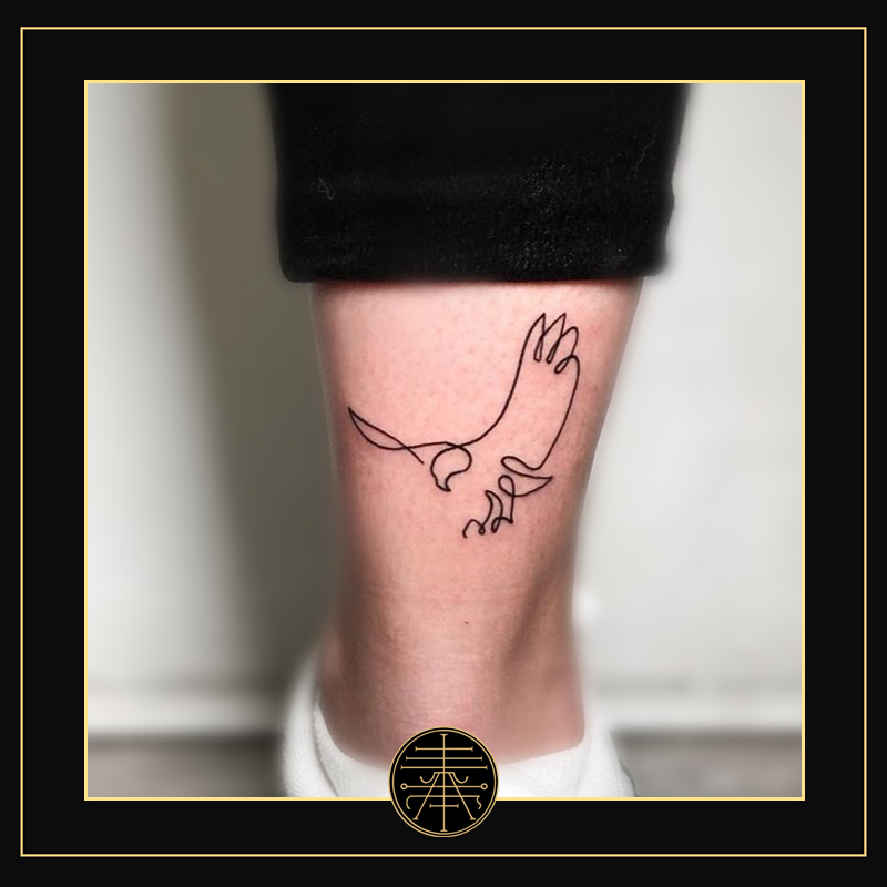 Fine Line: El Minimalismo En Los Tatuajes De Línea Fina - Tattoo Adicts 800_x_800_jpg