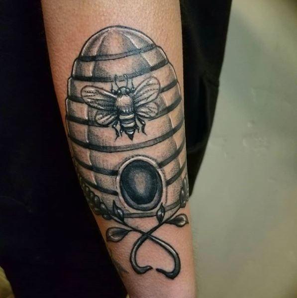 Painted Temple : Tattoos : Nature Animal Insect : Black And Gray Beehive Tattoo 599_x_597_jpg