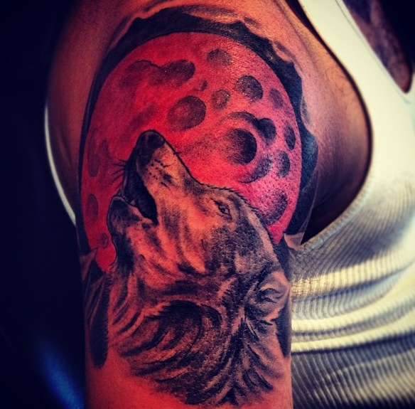 Full Moon | “Show Me A Man With A Tattoo And I'll Show You A Man With An Interesting Past.” 575_x_584_jpg