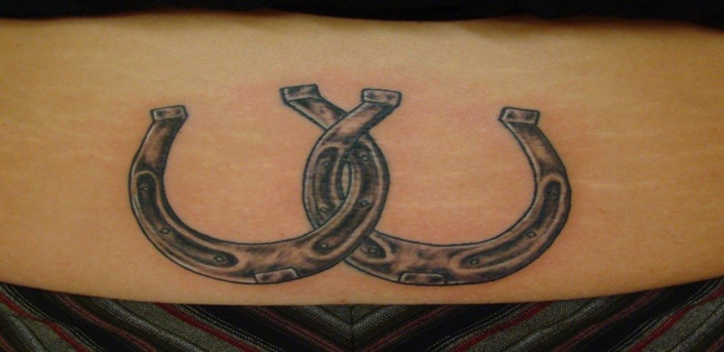 36 Horseshoe Tattoos With Happy And Lucky Meanings - Tattooswin 390_x_800_jpg