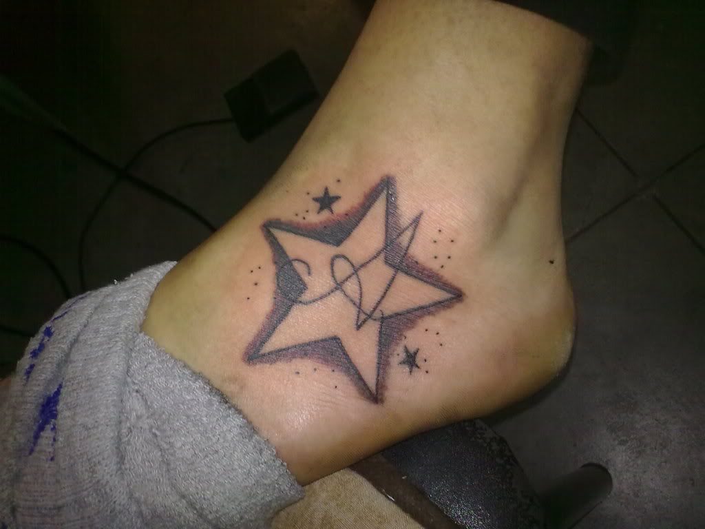 Tatuaggi Piccoli Con Le Iniziali 768_x_1024_jpg