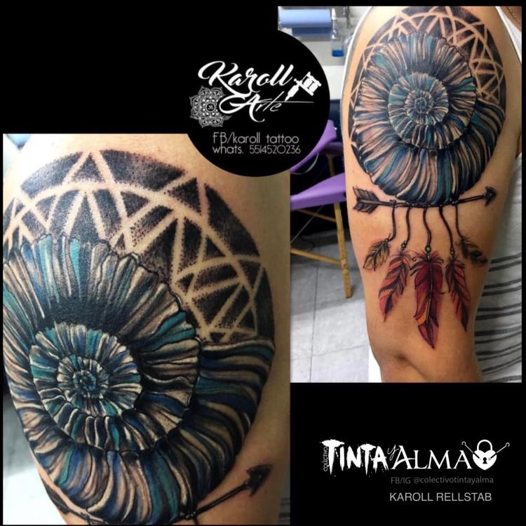 ▷ Tatuaje Del Artista Mexicano Karoll Rellstab, Caracol Y Flecha Con Plumas | Tatuajes Y Más 750_x_750_jpg