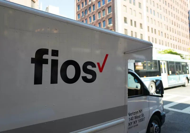 Verizon agrees to offer broadband in California to win Frontier merger approval Verizon agrees to offer broadband in California to win Frontier merger approval