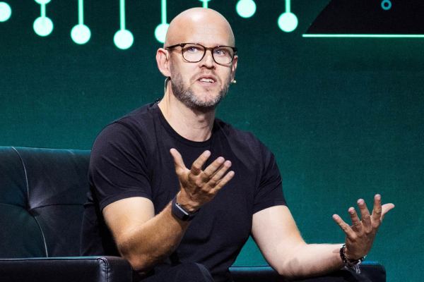 Spotify founder and CEO to step down