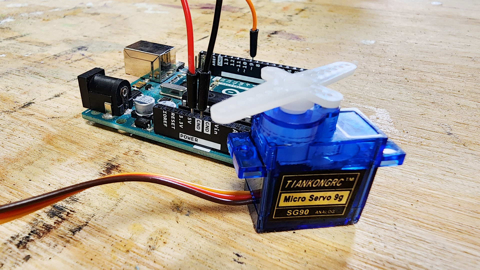 Servo Motor Arduino - Servo Motor Control Basics - TechKnowLab