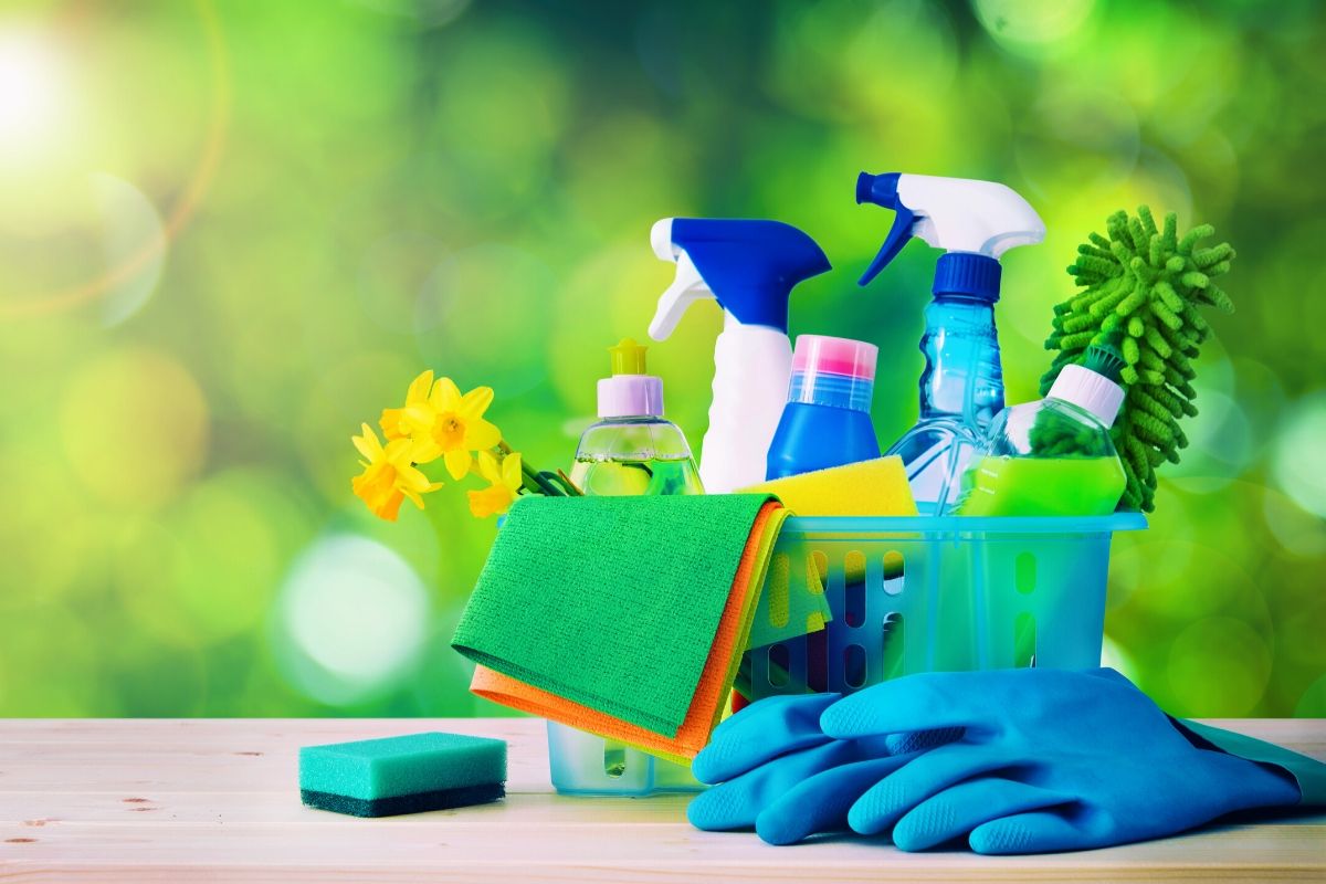 تحسين بيئات العمل من خلال استخدام أساليب التنظيف الخضراء