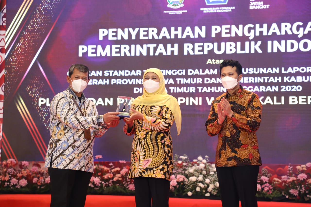 Terima Penghargaan Opini WTP dari Pemerintah Pusat, Gubernur Khofifah:  Opini WTP Harus Makin Tingkatkan Akuntabilitas dan Kesejahteraan Rakyat